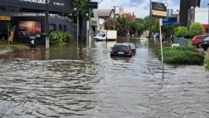 Porto Alegre registra metade da média histórica de chuva do mês em uma hora
