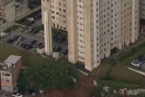Após temporal, prédio de 20 andares corre risco de desabar em SP