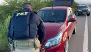 Motorista que dirigia com carteira de habilitação digital falsificada é preso na BR-116, em Barra do Ribeiro