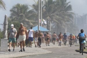 Buscas pelo menino desaparecido na Praia da Barra da Tijuca entram no Sétimo Dia