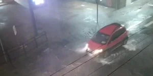 Temporal castiga Porto Alegre com rajadas de vento intensas e muita chuva