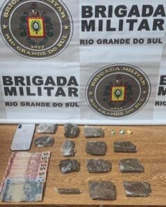 A Brigada Militar prendeu dois homens com cocaína e maconha nesta quinta-feira (01/02), em Osório