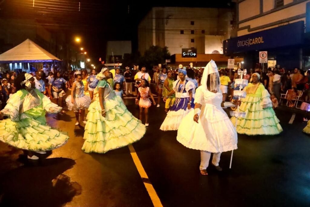 428600686_800111965490706_1472392715062227397_n-1-1024x683 Desfile de Carnaval na Avenida Marechal Floriano anima foliões