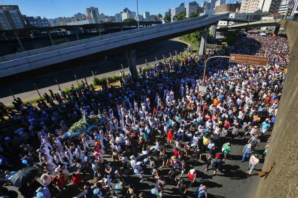 4909569_4b890248405f182 Procissão de Nossa Senhora dos Navegantes reúne milhares de fiéis em Porto Alegre