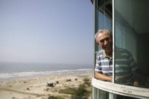 Veranista ilustre do Litoral Norte, Lauro Quadros dá dicas para curtir a praia com tranquilidade