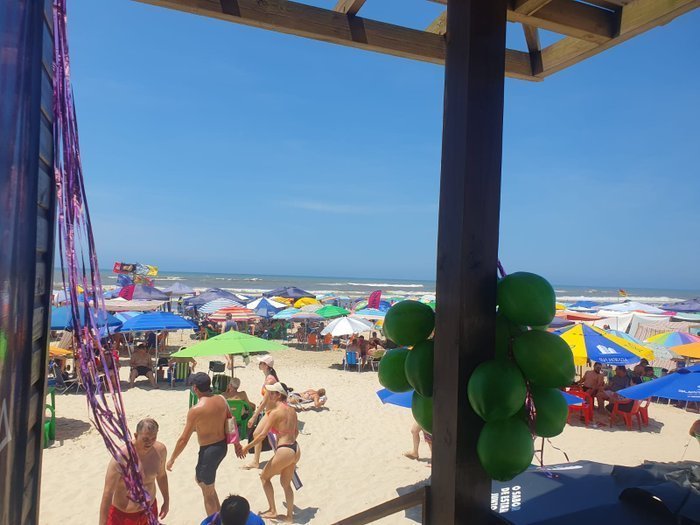 4914118_bac2fe48afd04f5 Sábado de sol com temperatura de 30º tem praia lotada em Capão da Canoa