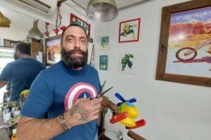 Barbeiro de Imbé oferece atendimento focado em crianças autistas e entende que cada cliente é único