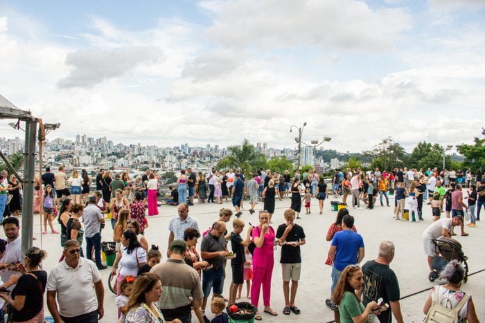 4924165_4d538801f60bbfd-1 Superando expectativa, mais de 240 mil pessoas já visitaram os pavilhões da Festa da Uva, em Caxias