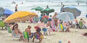 Domingo de céu cinzento no Litoral