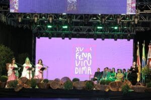 15ª Fenavindima é aberta oficialmente em Flores da Cunha