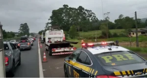 Cavalo solto na pista provoca acidente envolvendo quatro veículos em Torres