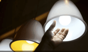 Conta de luz dos brasileiros seguirá sem cobrança extra em Março