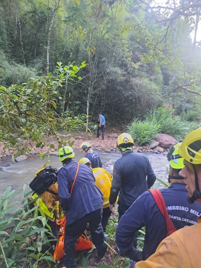 WhatsApp-Image-2024-02-10-at-23.28.31-768x1024-1 Mulher cai em trilha e mobiliza Corpo de Bombeiros no oeste catarinense