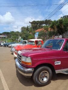 Chegada do Rally dos Gringos movimenta o domingo nos Pavilhões da Festa da Uva em Caxias do Sul