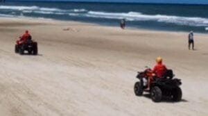 Acidente com ultraleve deixa homem gravemente ferido na beira mar