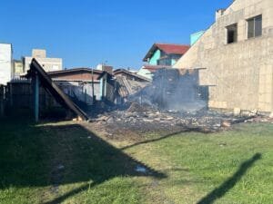 AMIGOS CRIAM VAKINHA VIRTUAL PARA AJUDAR MORADORES DA CASA QUE PEGOU FOGO EM OSÓRIO