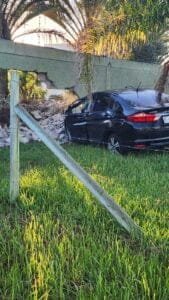 Jovem de 20 anos morre após colidir veículo contra o muro de condomínio em Xangri-lá