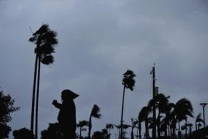 Chuvas volumosas e ventos de até 80 km/h devem atingir todo o Rio Grande do Sul nos próximos dois dias, alerta Inmet
