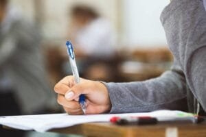 16 Concursos Públicos abrem mais de 810 vagas com salários de até R$ 20,8 mil