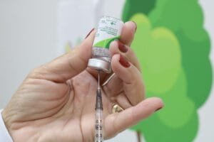 Rio Grande do Sul recebe lote de 480 mil doses de vacina contra a gripe para imunização prioritária