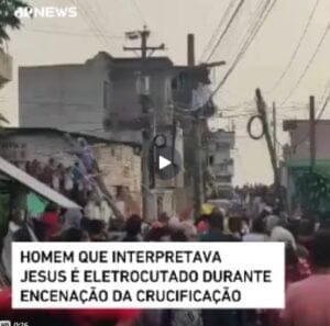 Uma encenação da Paixão de Cristo no município de Colomba Costa Cuca, na Guatemala, quase terminou em tragédia.