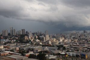 Alerta de tempo severo no Rio Grande do Sul: risco elevado de chuvas fortes e tempestades