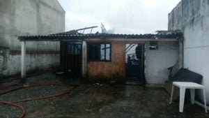 Incendio-Joinville-02-300x169-1 Bíblia resiste após chamas consumirem casa em SC