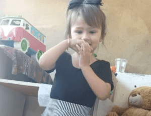 Mãe e padrasto presos por morte de menina de 3 anos chamaram carro de aplicativo para forjar sequestro em SC