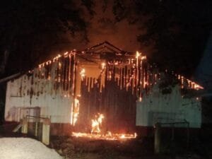 Prestes a receber animais, aviário é destruído por incêndio no interior de Encantado