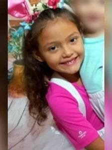 Criança de 7 anos morre após vaso sanitário se quebrar e causar corte