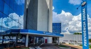 Governo antecipa pagamento do 13º salário para aposentados e pensionistas do INSS; confira o calendário