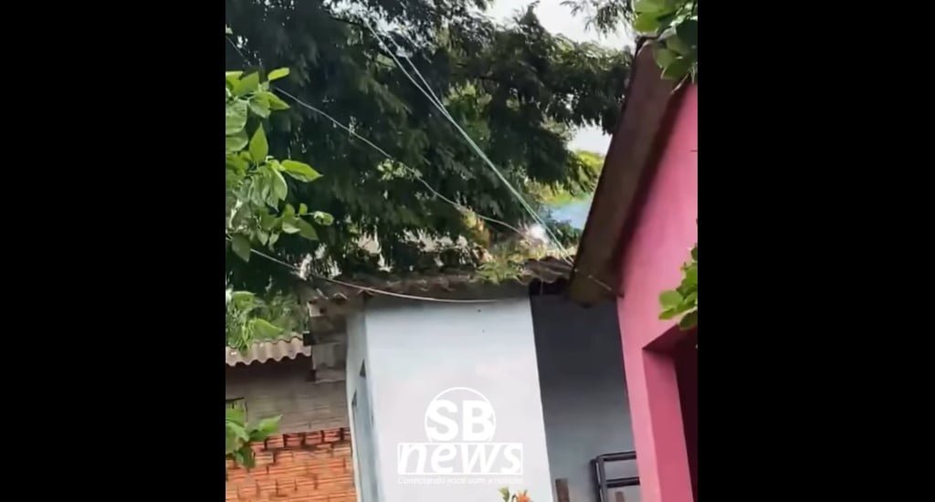 Temporal em São Borja causa estragos e risco de choque em residência após retorno da Energia Elétrica