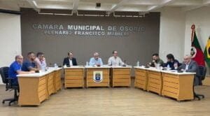 ANTES DE AUDIÊNCIA PÚBLICA, VEREADORES SE REÚNEM COM PREFEITO PARA DEBATER DESAPROPRIAÇÃO DO HOSPITAL DE OSÓRIO