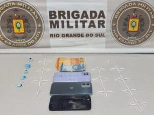 BM prende dupla que estava vendendo drogas em estabelecimento comercial em Osório