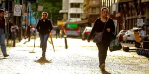 Segunda-feira inicia com chuva, mas terá aberturas de sol no RS