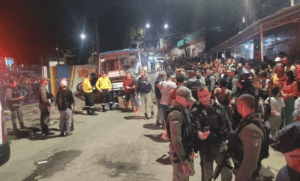 Micro-ônibus desgovernado atropela fiéis em procissão e mata quatro em Pernambuco