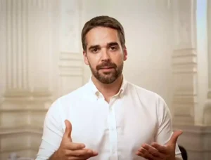 “Neste momento, o mais importante é evitar riscos e se proteger”, diz o governador Eduardo Leite