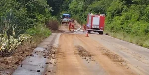 Temporal causa deslizamento de pedras em rodovia e alagamentos de ruas no interior do RS