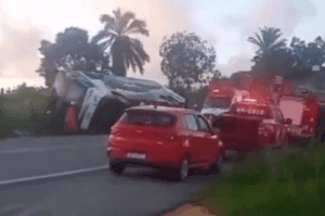 Acidente com ônibus que ia do Rio de Janeiro para Porto Seguro, na Bahia, deixa 9 mortos e 23 feridos