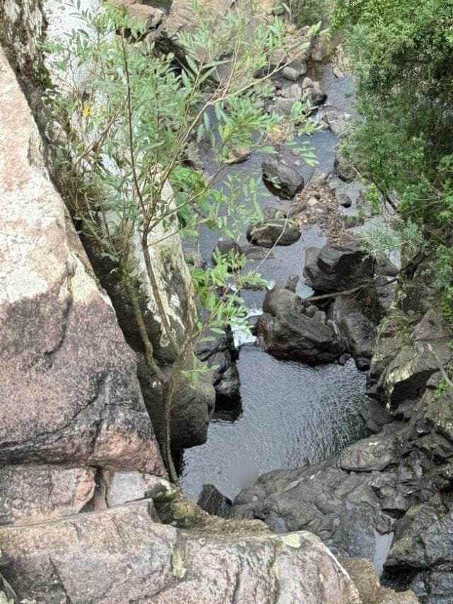 Corpo de homem em estado de decomposição é encontrado em cachoeira no interior de Caxias