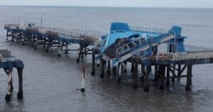 VÍDEO: Ressaca destrói restaurante sobre a Plataforma de Atlântida, em Xangri-Lá
