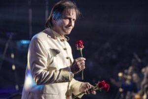 Roberto Carlos doará 100% da renda de seu show de Dia das Mães para as vítimas do Rio Grande do Sul