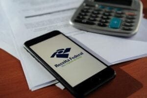 Os moradores dos municípios afetados pelas enchentes no Rio Grande do Sul terão mais tempo para pagar o Imposto de Renda