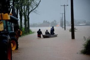 Desenvolvedores criam site para conectar pessoas que precisam de resgate a equipes de socorro