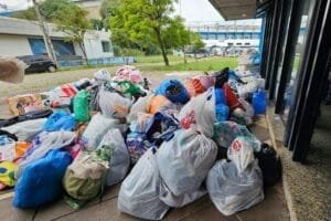 Colchões, roupas de cama, cobertores: O que a Defesa Civil do RS pede de doações para afetados pelas enchentes