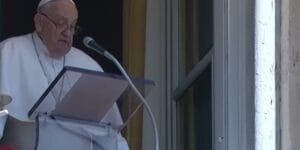 Papa Francisco faz oração pelos desabrigados no Rio Grande do Sul