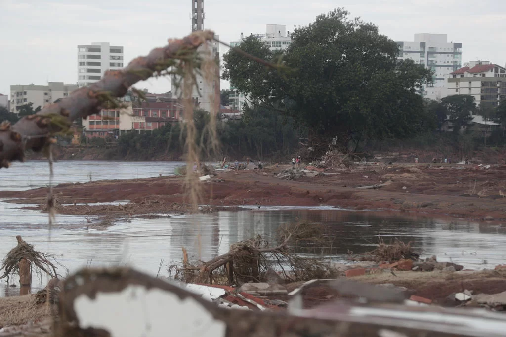 "É um tsunami, não tem como usar outra palavra", descreve morador da devastada cidade de Cruzeiro do Sul 9 4960968 81d8210fc13f636