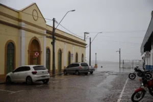 Defesa Civil de Rio Grande pede evacuação de residências que ficam a até 200 metros da Lagoa dos Patos
