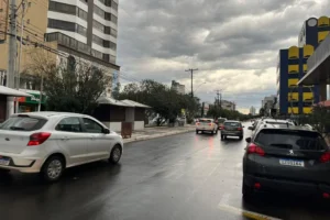 Tramandaí tem dia de alta temporada com movimento de pessoas que buscam refúgio no Litoral Norte