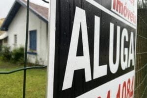 Com desabrigados buscando socorro no Litoral, valor do aluguel passa por instabilidade